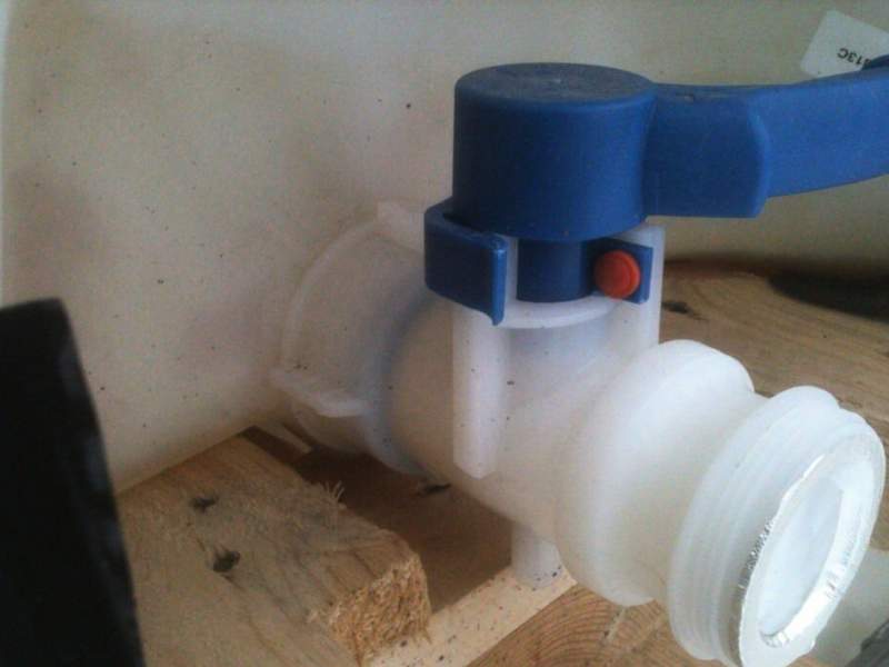 kran bu 2 s krishkoj dlya evrokuba H000f323d 1816741 Как открыть кран на еврокуб